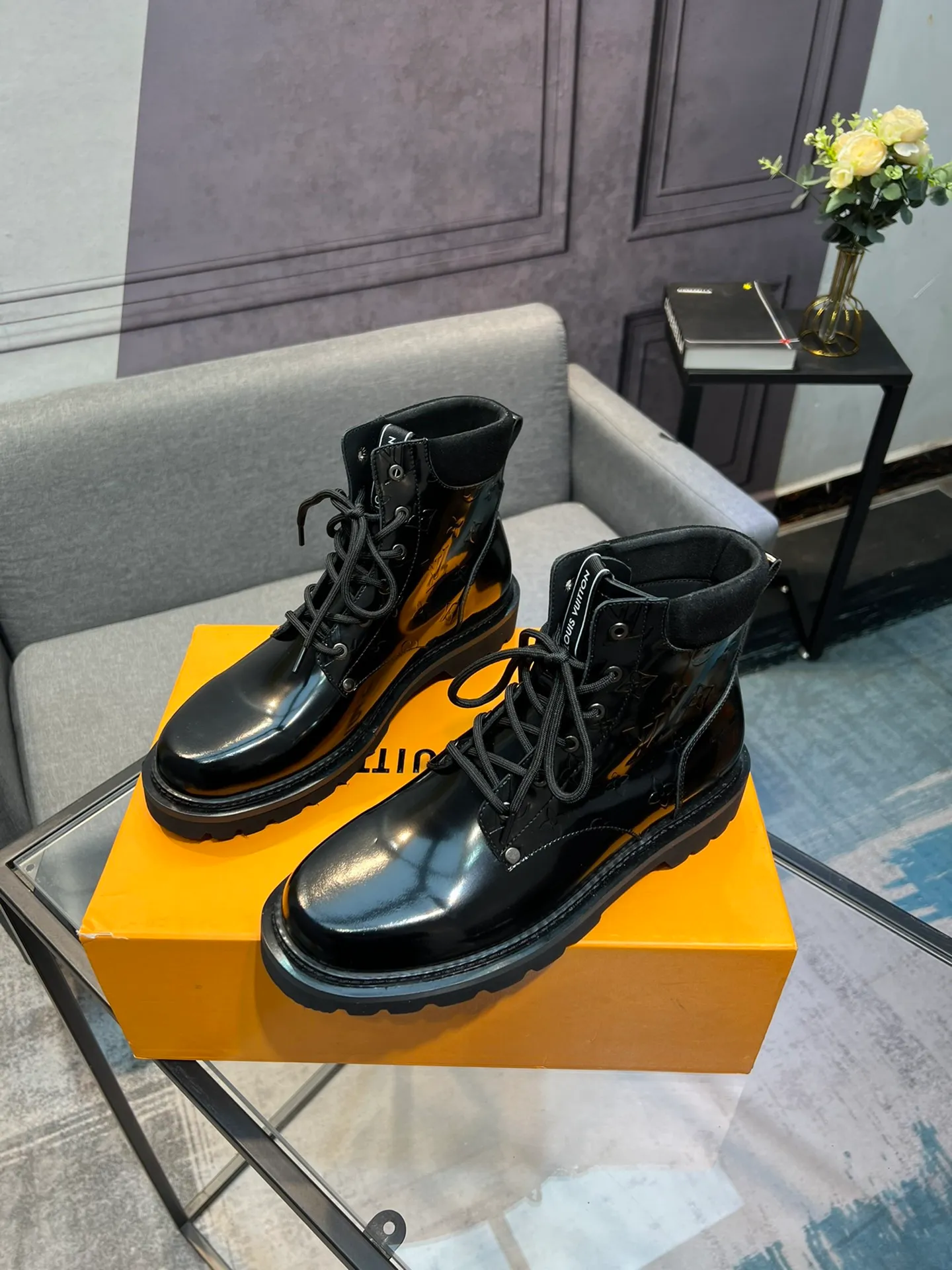 Men's shoes 💰900 L Home - the latest LV men's business casual boots, luxury and nobility are a must, all made of imported original first-layer cowhide, just to create a more comfortable wearing experience, ➕top imported water-dyed full cow lining, original high wear-resistant outsole! 👏👏 Size: Male 39-44; (38 45 46 customized)